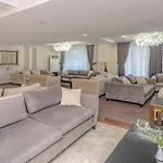 Armas Hotel 4*