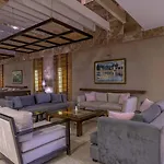 Armas Hotel 4*