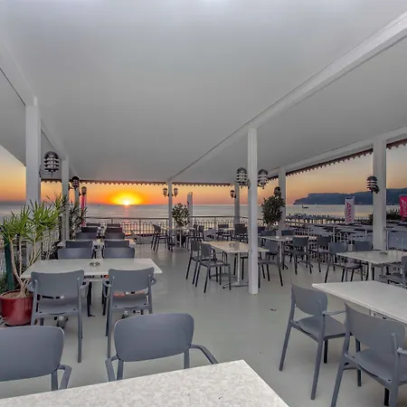 Otel Armas 4*