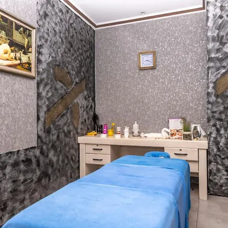 Armas Hotel 4*
